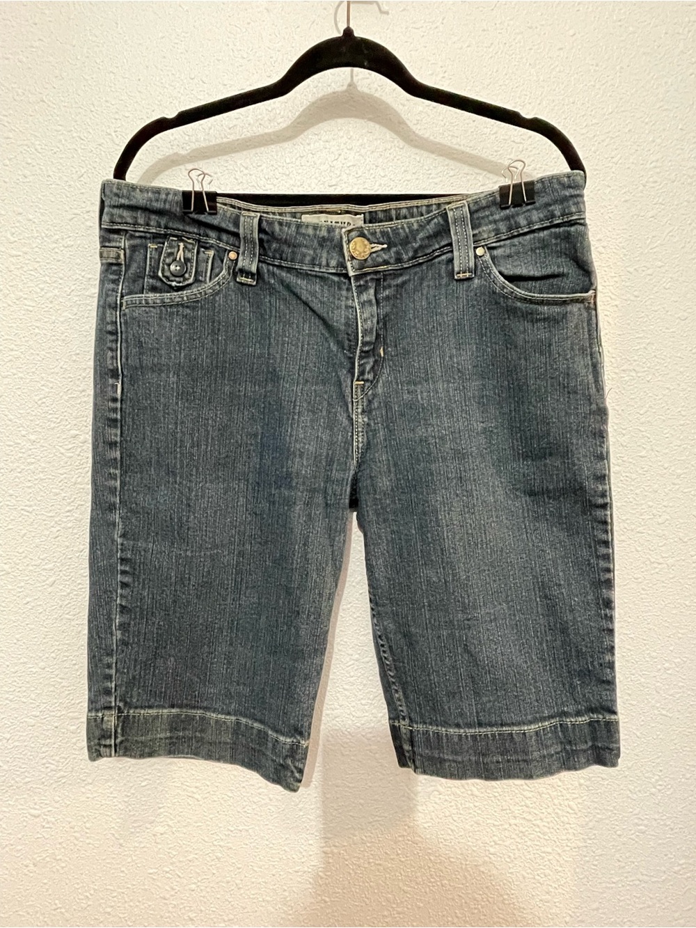 Signature Levi Strauss & co vintage 90’s style Jean shorts size Misses 16